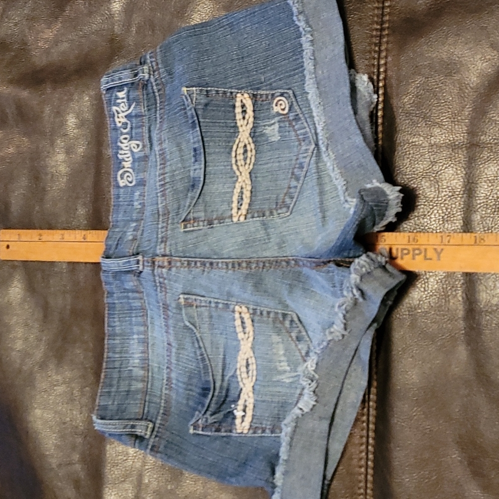Indigo Rein distressed shorts size 3